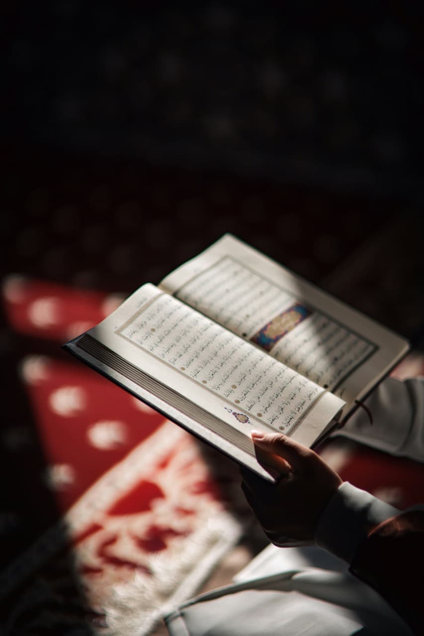 Membaca dan menjaga hafalan Al-Qur'an